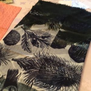 Meesha scarf all wool